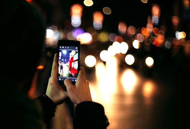 Flashlight apps request for 25 permissions on an average, says Avast