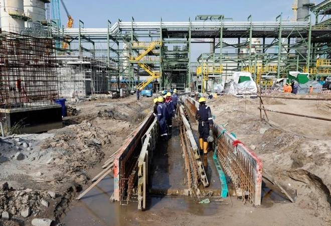 Oil trims gains, but Middle East risks keep stocks on back foot