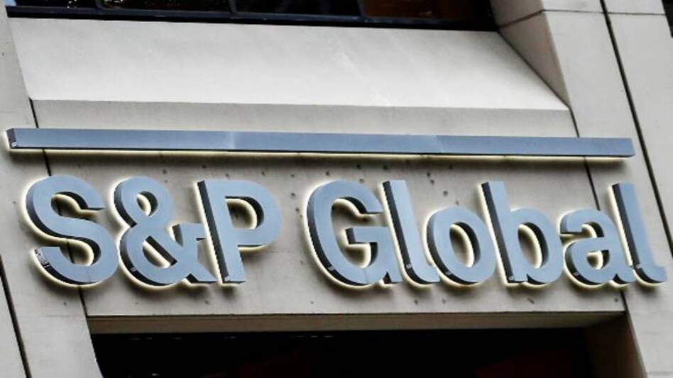 India is likely to miss its fiscal deficit target for the current financial year, despite receiving an additional dividend from the central bank, say experts. India is likely to miss its fiscal deficit target for the current financial year, despite receiving an additional dividend from the central bank, say experts.