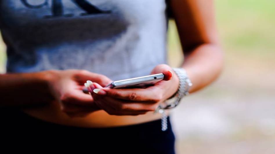 UP govt bans mobile phones in college, university campuses UP govt bans mobile phones in college, university campuses