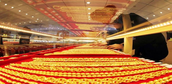 Dhanteras 2019: State Bank of India, HDFC Bank and ICICI Bank are offering attractive discounts and offers if you buy gold using their credit and debit cards and from their branches. Dhanteras 2019: State Bank of India, HDFC Bank and ICICI Bank are offering attractive discounts and offers if you buy gold using their credit and debit cards and from their branches.