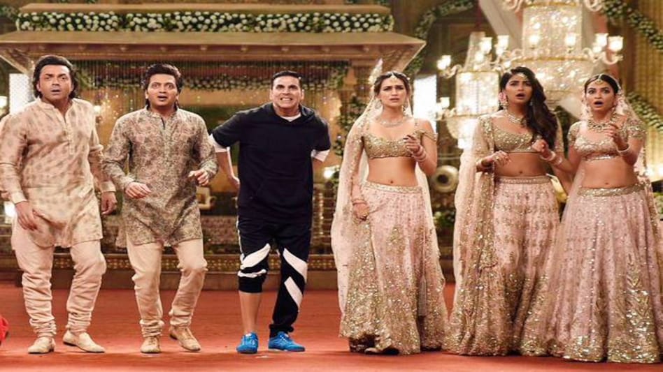 Housefull 4 is a reincarnation comedy revolving around three couples. Housefull 4 is a reincarnation comedy revolving around three couples.