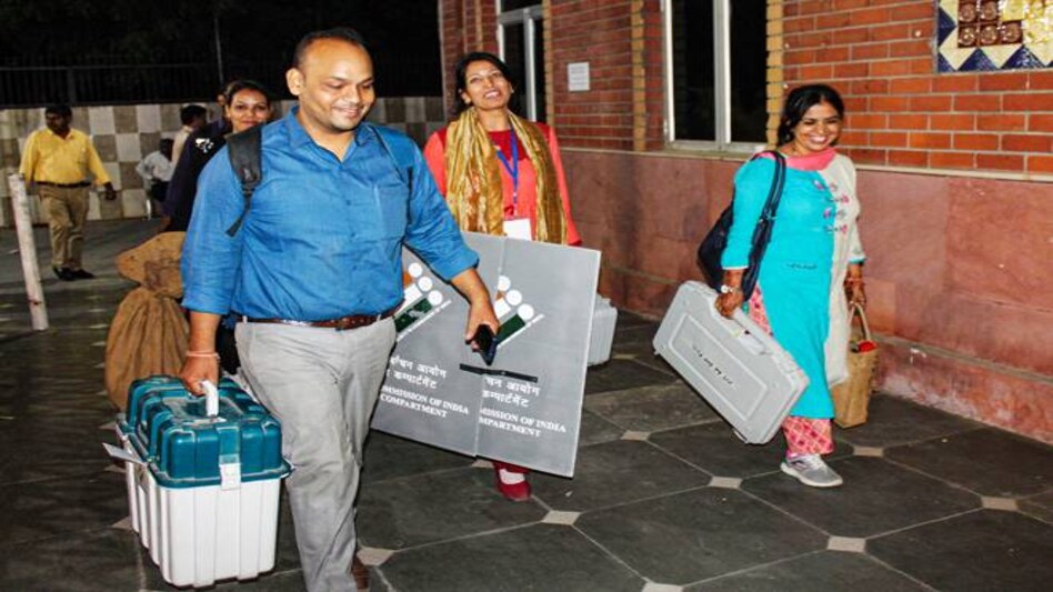 Haryana and Maharashtra Assembly election: The vote counting has started at around 8 am today and the final result is expected to be announced by 5 pm in the evening. Haryana and Maharashtra Assembly election: The vote counting has started at around 8 am today and the final result is expected to be announced by 5 pm in the evening.