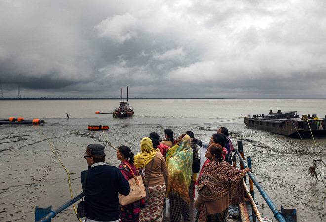 Cyclone Bulbul:  2 killed in West Bengal, Odisha; Kolkata's airport operation suspended for 12 hours