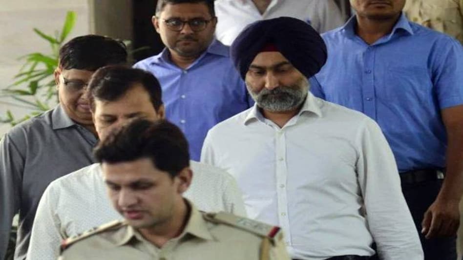 RFL money laundering case: Former Fortis Healthcare promoter Malvinder Singh and former CMD of Religare Enterprises Limited (REL), Sunil Godhwani were brought before the court after their custodial interrogation period by the ED expired on Saturday RFL money laundering case: Former Fortis Healthcare promoter Malvinder Singh and former CMD of Religare Enterprises Limited (REL), Sunil Godhwani were brought before the court after their custodial interrogation period by the ED expired on Saturday