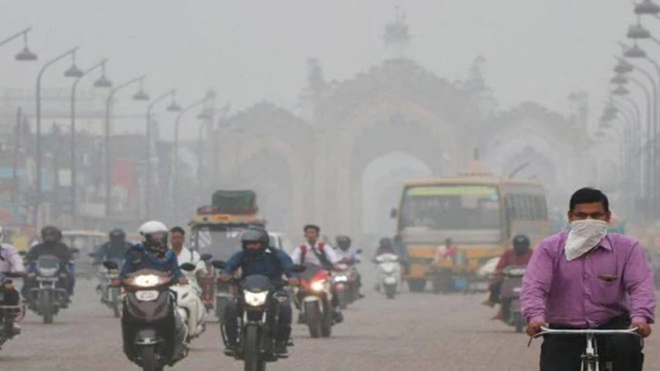 Delhi air pollution: As the government's air quality information service SAFAR, the overall Air Quality Index (AQI) in Delhi on Friday was registered at 482 falling under the "Severe" classification Delhi air pollution: As the government's air quality information service SAFAR, the overall Air Quality Index (AQI) in Delhi on Friday was registered at 482 falling under the "Severe" classification