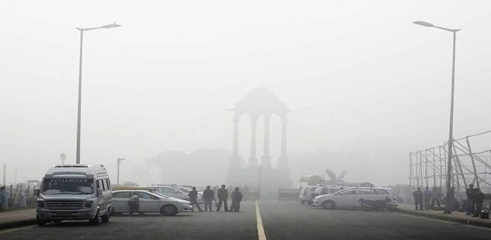 Delhi's Air Quality Index has reached an alarming level of 456 (severe) Delhi's Air Quality Index has reached an alarming level of 456 (severe)