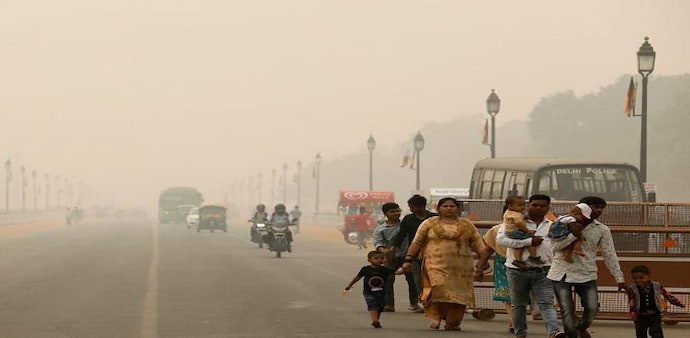 People are "suffocating" due to the pollution in Delhi-NCR, said the bench (Reuters image) People are "suffocating" due to the pollution in Delhi-NCR, said the bench (Reuters image)