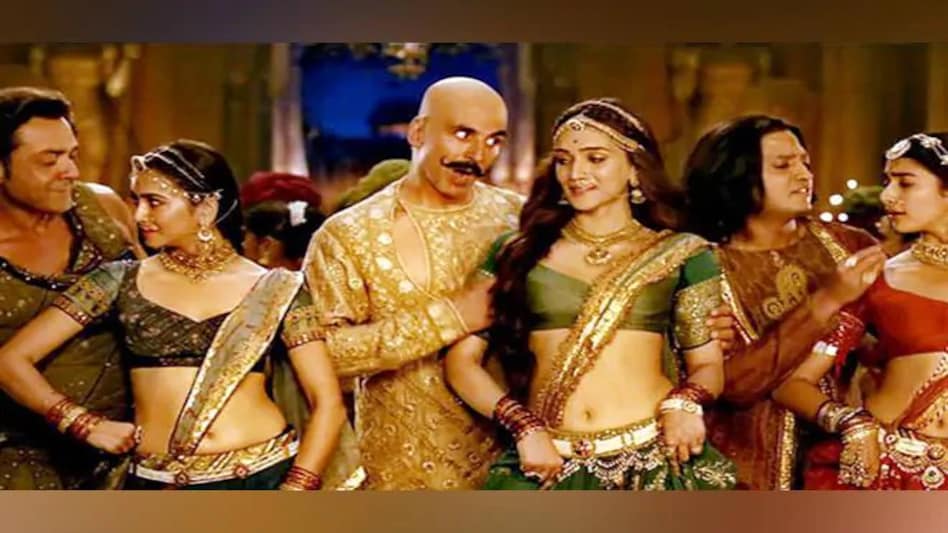 Housefull 4 box office collection: The film seems all set to end its first week on a high note in absence of no major release this week. Housefull 4 box office collection: The film seems all set to end its first week on a high note in absence of no major release this week.