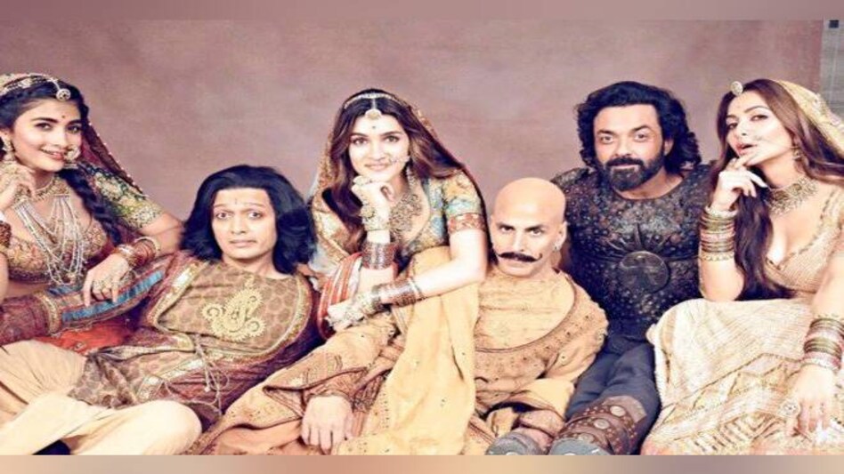 Housefull 4 Box Office Collection Day 19: Housefull 4 is the biggest release of the Housefull franchise. Its previous two films made around Rs 110 crore nett Housefull 4 Box Office Collection Day 19: Housefull 4 is the biggest release of the Housefull franchise. Its previous two films made around Rs 110 crore nett