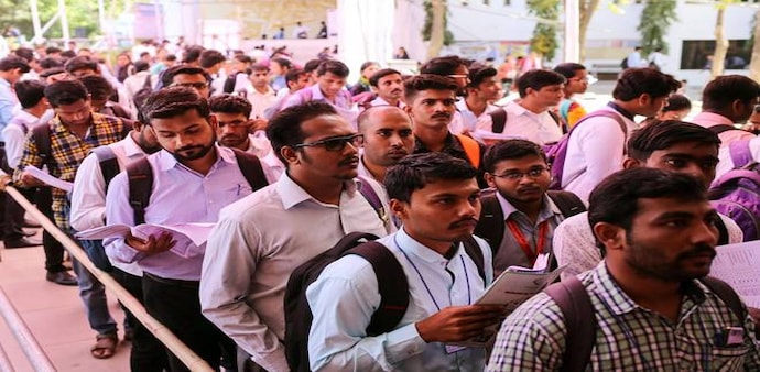 The govt added it has incurred Rs 1.90 lakh crore in 2017-18 on pay and allowances of the employees The govt added it has incurred Rs 1.90 lakh crore in 2017-18 on pay and allowances of the employees