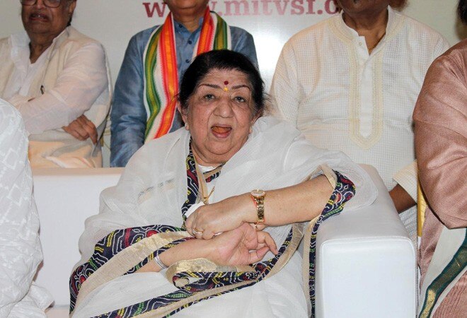 Lata Mangeshkar returns home from Breach Candy after treatment for chest infection