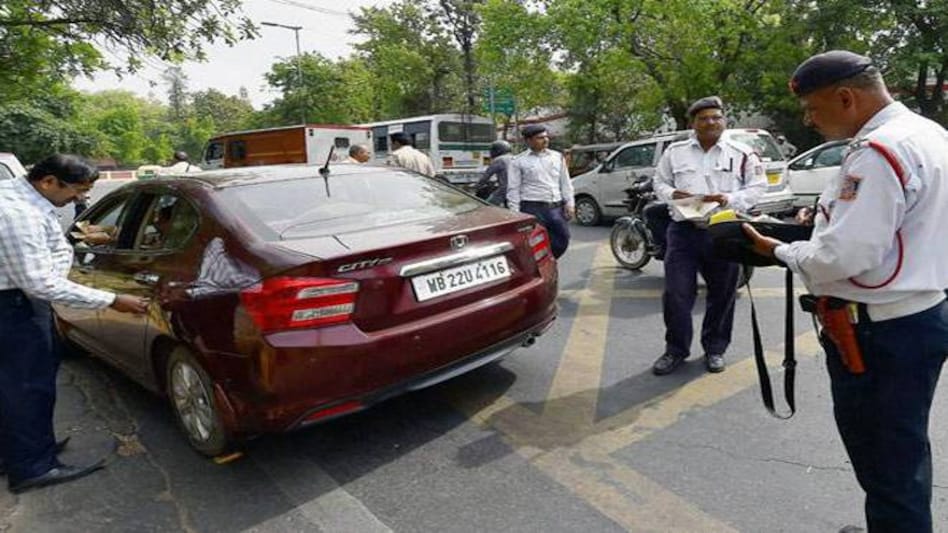 Odd-even rule: Delhi police is mulling to step up the checks at the border areas and plans are also afoot on ways to smoothen the traffic movement while carrying out these checks Odd-even rule: Delhi police is mulling to step up the checks at the border areas and plans are also afoot on ways to smoothen the traffic movement while carrying out these checks