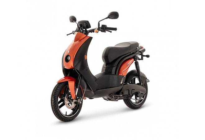 Made in India electric scooter joins French presidential fleet, tweets Anand Mahindra Made in India electric scooter joins French presidential fleet, tweets Anand Mahindra
