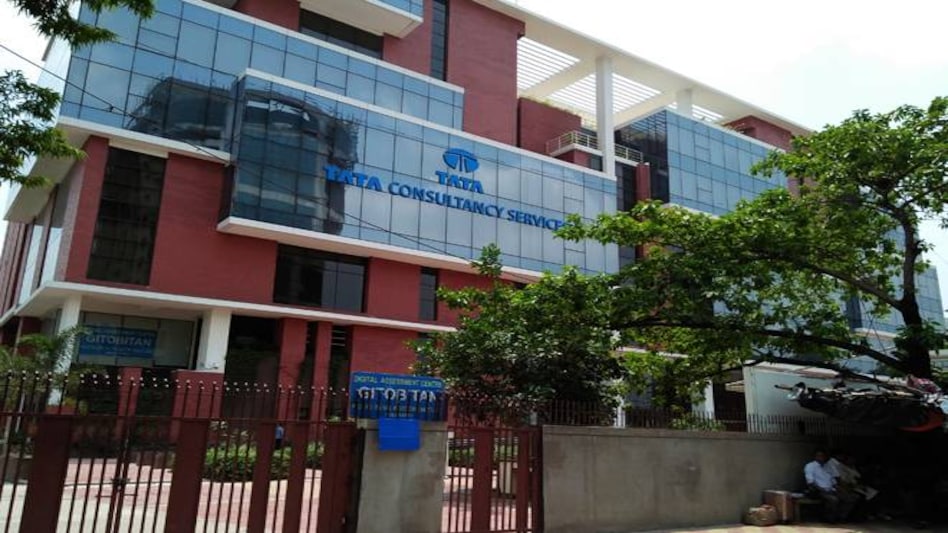 In terms of ranking of the top-10 firms, RIL retained the top spot, followed by TCS, HDFC Bank, HUL, HDFC, ITC, Kotak Mahindra Bank, ICICI Bank, Infosys and SBI. In terms of ranking of the top-10 firms, RIL retained the top spot, followed by TCS, HDFC Bank, HUL, HDFC, ITC, Kotak Mahindra Bank, ICICI Bank, Infosys and SBI.