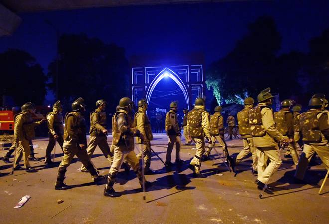 Anti-CAA protest: According to Delhi traffic police traffic movement will be closed from Sarita Vihar to Kalindi Kunj, road number 13 A Anti-CAA protest: According to Delhi traffic police traffic movement will be closed from Sarita Vihar to Kalindi Kunj, road number 13 A