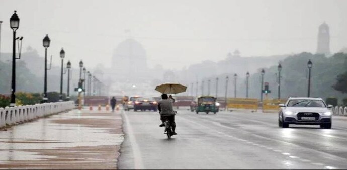 Delhi weather: Maximum and minimum temperatures are likely to hover around 14 and nine degrees Celsius today Delhi weather: Maximum and minimum temperatures are likely to hover around 14 and nine degrees Celsius today