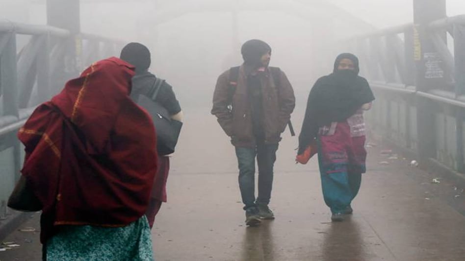 Delhi weather updates: 20 flights have been diverted due to fog Delhi weather updates: 20 flights have been diverted due to fog