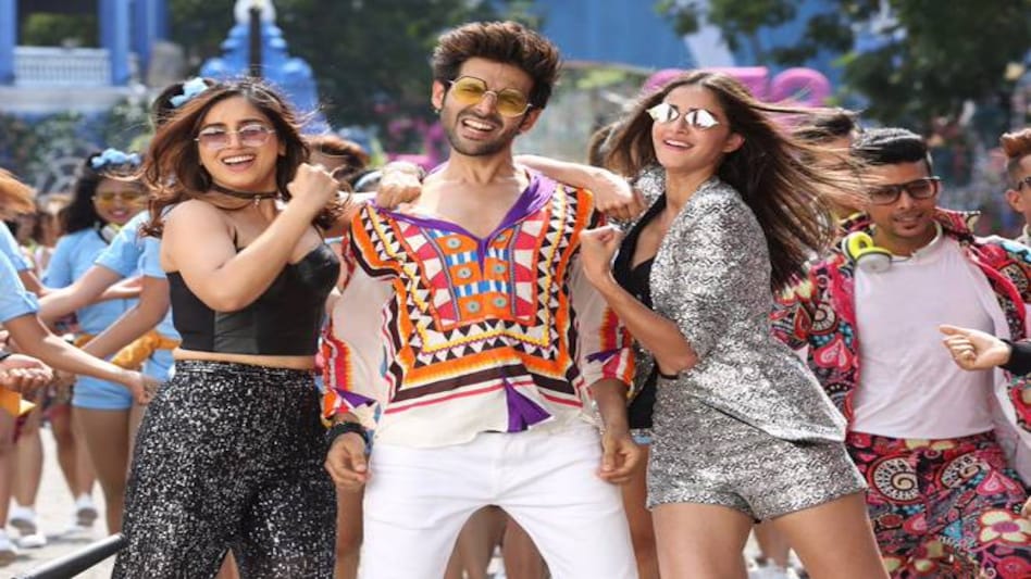 Pati Patni Aur Woh box office collection: Helmed by Mudassar Aziz, Pati Patni Aur Woh minted Rs 9.10 crore on the first day of its release. Pati Patni Aur Woh box office collection: Helmed by Mudassar Aziz, Pati Patni Aur Woh minted Rs 9.10 crore on the first day of its release.
