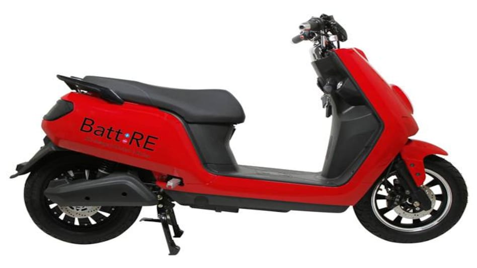 Battre e scooter has 3 driving modes and is priced at Rs 59,900 (ex showroom) Battre e scooter has 3 driving modes and is priced at Rs 59,900 (ex showroom)