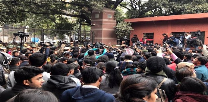 JNU violence: JNU students protest outside campus gate, raise 'Delhi Police go back' slogans JNU violence: JNU students protest outside campus gate, raise 'Delhi Police go back' slogans