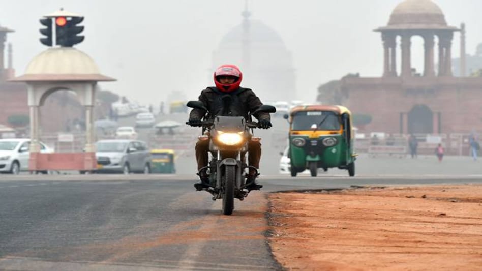 Delhi weather: IMD said a light rain is predicted on January 2. Delhi weather: IMD said a light rain is predicted on January 2.
