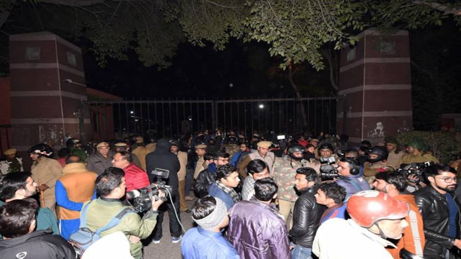 JNU attack timeline: A mob of masked people entered the university and attacked students and faculty members JNU attack timeline: A mob of masked people entered the university and attacked students and faculty members