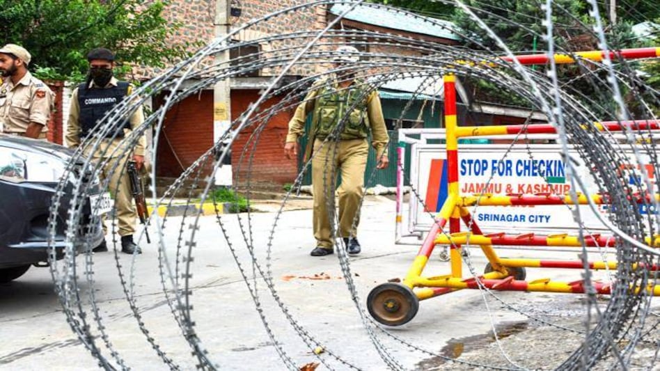 Internet shutdown in J&K has been slammed as 'unconstitutional' by the SC Internet shutdown in J&K has been slammed as 'unconstitutional' by the SC