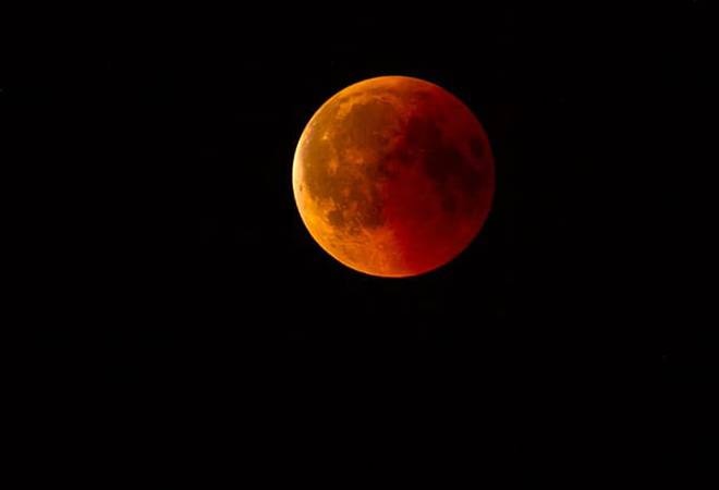 Lunar eclipse 2020: The Chandra Grahan will last for almost 4 hours. The lunar eclipse will end around 2.42 am on January 11 Lunar eclipse 2020: The Chandra Grahan will last for almost 4 hours. The lunar eclipse will end around 2.42 am on January 11