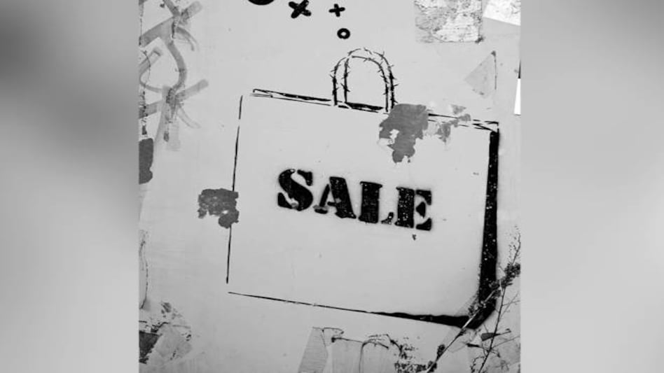 Alongwith discounts the e-commerce site is also offering affordable payment options Alongwith discounts the e-commerce site is also offering affordable payment options