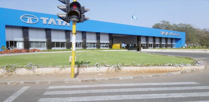 Share price of Tata Motors closed 2.90% or Rs 5.55 lower at Rs 185.50 on BSE Share price of Tata Motors closed 2.90% or Rs 5.55 lower at Rs 185.50 on BSE