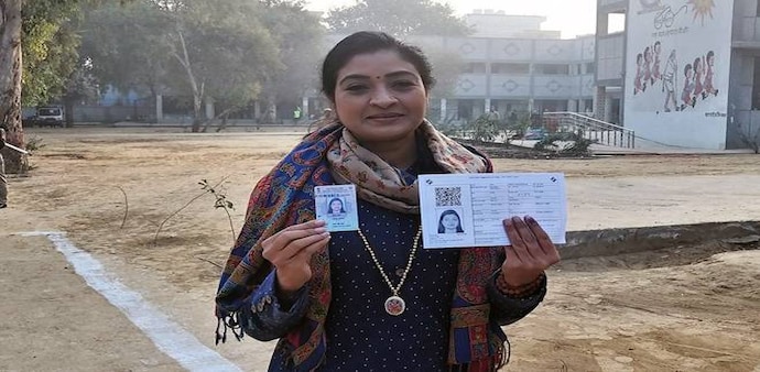 Delhi polls: Alka Lamba cast her vote at polling booth number 161 at Tagore Garden Extension. Delhi polls: Alka Lamba cast her vote at polling booth number 161 at Tagore Garden Extension.
