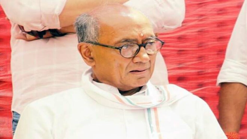 Delhi election 2020: Congress leader Digvijaya Singh raised doubts on EVMs, alleging that no machine having a chip is tamper-proof. Delhi election 2020: Congress leader Digvijaya Singh raised doubts on EVMs, alleging that no machine having a chip is tamper-proof.