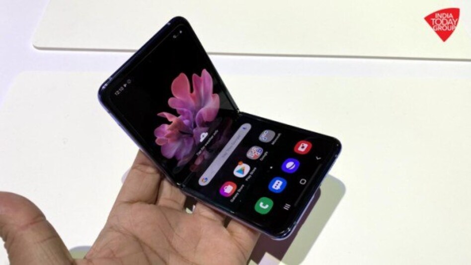 Samsung Galaxy Z Flip vs Motorola Razr: Which one is more fun to flip? Samsung Galaxy Z Flip vs Motorola Razr: Which one is more fun to flip?