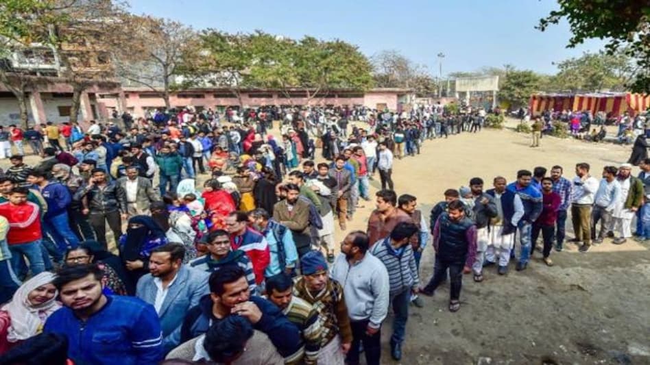Delhi Elections 2020 Updates: Delhi Police conducted flag march from Shaheen Bagh to Jamia University on Saturday. Both the places have been the epicentre of anti-CAA protests lately Delhi Elections 2020 Updates: Delhi Police conducted flag march from Shaheen Bagh to Jamia University on Saturday. Both the places have been the epicentre of anti-CAA protests lately