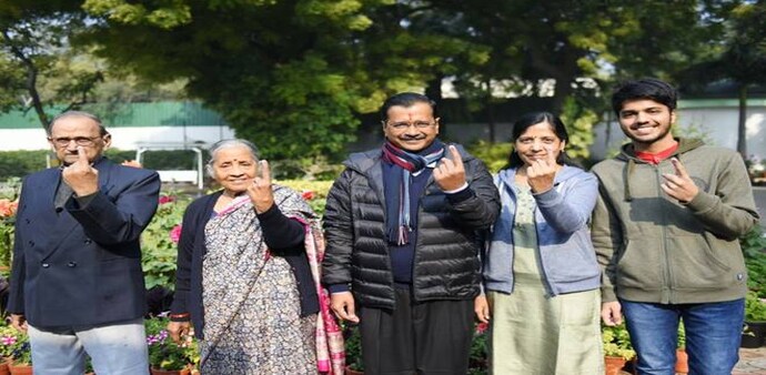 Delhi Election 2020: Arvind Kejriwal is contesting against Congress' Romesh Sabharwal and Bharatiya Janata Party's Sunil Yadav from New Delhi seat Delhi Election 2020: Arvind Kejriwal is contesting against Congress' Romesh Sabharwal and Bharatiya Janata Party's Sunil Yadav from New Delhi seat
