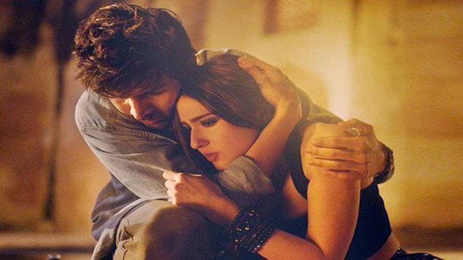 Kartik Aaryan and Sara Ali Khan in Love Aaj Kal Kartik Aaryan and Sara Ali Khan in Love Aaj Kal