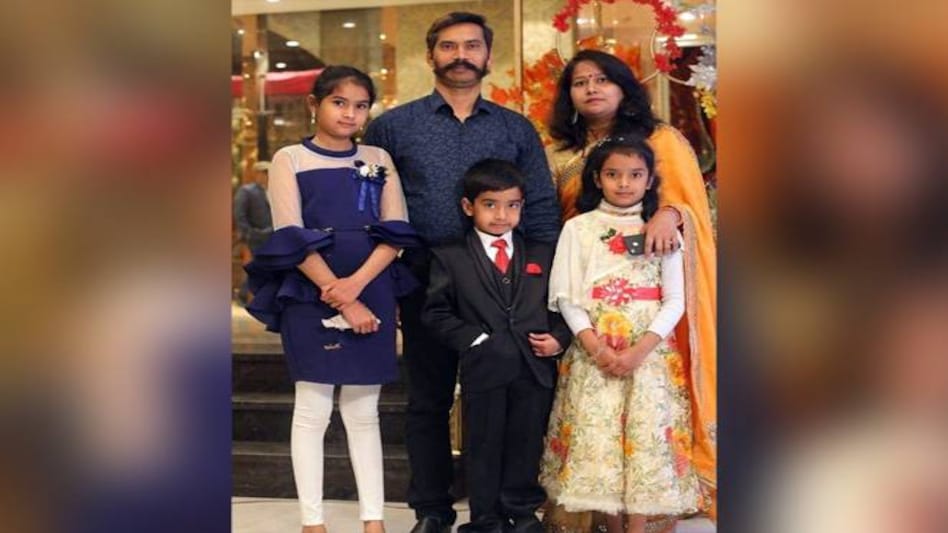 Delhi violence: Twitter users join forces to help slain cop Ratan Lal Delhi violence: Twitter users join forces to help slain cop Ratan Lal