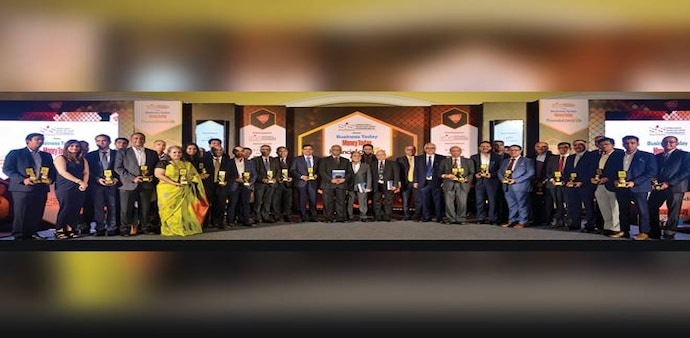 Leaders: Chief Guest R. Gandhi (centre) with winners of the BT-MT Financial Services awards, other dignitaries and Rajeev Dubey, Editor, Business Today Leaders: Chief Guest R. Gandhi (centre) with winners of the BT-MT Financial Services awards, other dignitaries and Rajeev Dubey, Editor, Business Today
