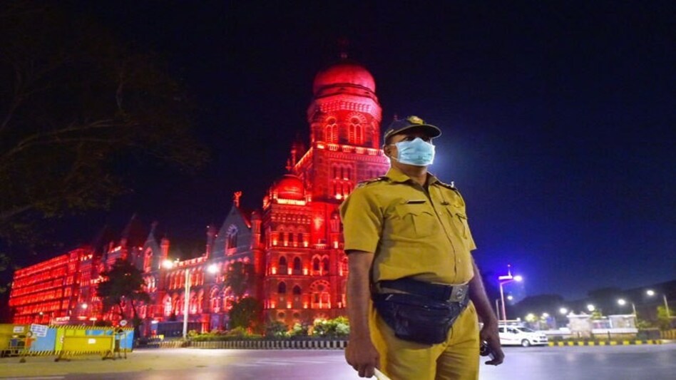 A police officer stands guard in Mumbai as economic capital of India observes self-isolation under Janta Curfew (Photo credit: PTI) A police officer stands guard in Mumbai as economic capital of India observes self-isolation under Janta Curfew (Photo credit: PTI)