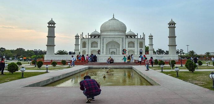 Coronavirus india: Taj Mahal closed Coronavirus india: Taj Mahal closed