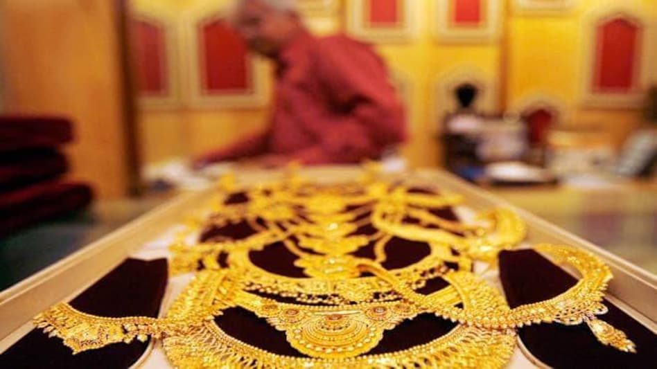 On MCX, gold futures for April month fell to Rs 39,197 per 10 kg, down Rs 378 or 0.96% from it previous close of Rs 39,518 per 10 kg. On MCX, gold futures for April month fell to Rs 39,197 per 10 kg, down Rs 378 or 0.96% from it previous close of Rs 39,518 per 10 kg.