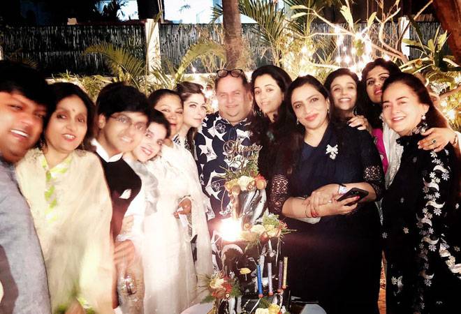 Kanika Kapoor (sixth from left) Kanika Kapoor (sixth from left)