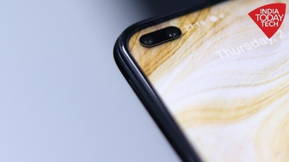 Realme 6 Pro has a dual punch-hole Realme 6 Pro has a dual punch-hole