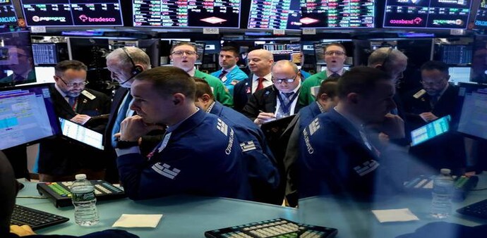 Inside the Wall Street (Image Source: Reuters) Inside the Wall Street (Image Source: Reuters)