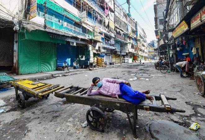 Coronavirus pandemic in India updates 28 April, lockdown extension news: India presently has the total confirmed novel coronavirus cases at 29,974, including 937 deaths, according to latest update by the Union Health Ministry Coronavirus pandemic in India updates 28 April, lockdown extension news: India presently has the total confirmed novel coronavirus cases at 29,974, including 937 deaths, according to latest update by the Union Health Ministry