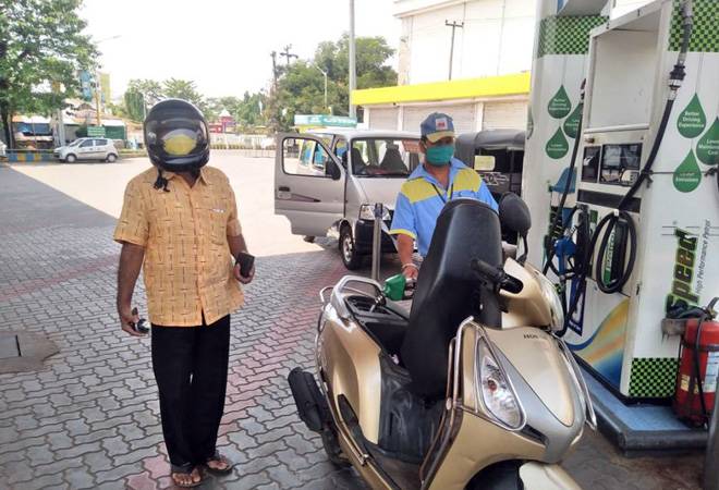 Coronavirus impact: Masks mandatory for refilling at fuel pumps in Odisha