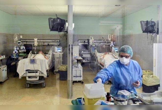 Coronavirus in India updates: The Health Ministry said in its routine briefing on Tuesday that a study has shown that a COVID-19 infected person can infect only 2.5 persons during the lockdown Coronavirus in India updates: The Health Ministry said in its routine briefing on Tuesday that a study has shown that a COVID-19 infected person can infect only 2.5 persons during the lockdown