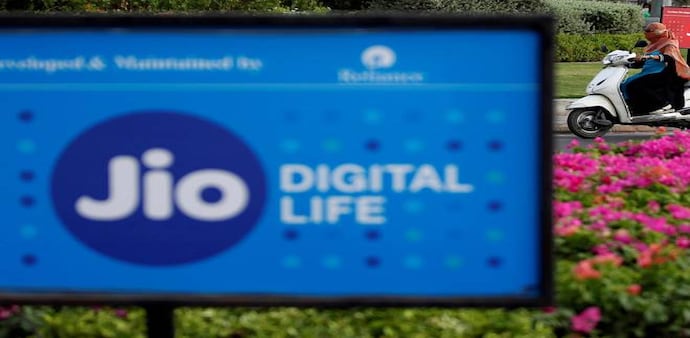 Coronavirus news: Reliance Jio, Airtel, Vodafone Idea help low-income users Coronavirus news: Reliance Jio, Airtel, Vodafone Idea help low-income users