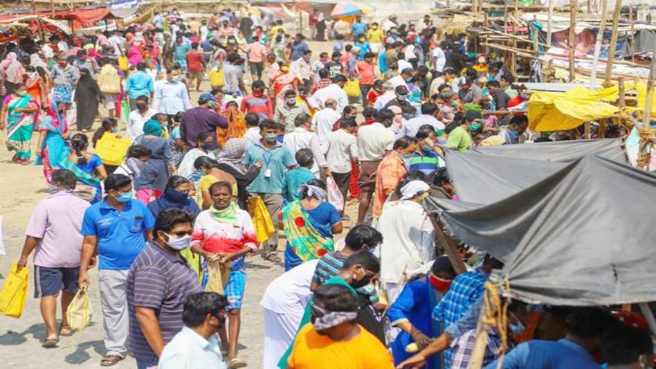 Huge crowd was seen to buy vegetables and groceries at a market was observed after Tamil Nadu Chief Minister Edappadi K Palaniswami announced the total lockdown in Chennai, Coimbatore, Madurai, Salem and Tirupur from Sunday onwards. Huge crowd was seen to buy vegetables and groceries at a market was observed after Tamil Nadu Chief Minister Edappadi K Palaniswami announced the total lockdown in Chennai, Coimbatore, Madurai, Salem and Tirupur from Sunday onwards.